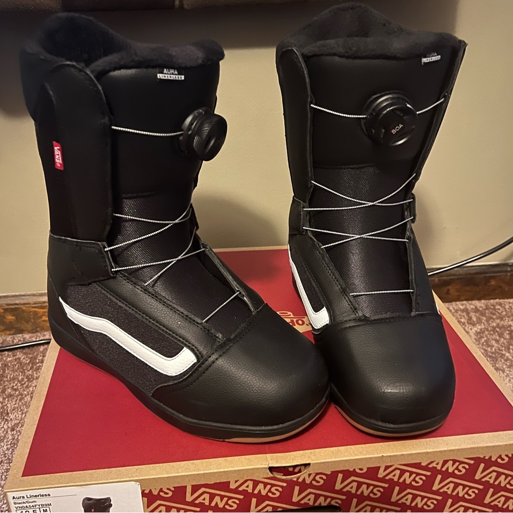 Vans Snowboard Boots View 2